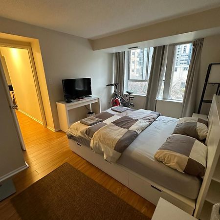 Best Location In Downtown- Walking To Eaton Centre, Nathan Phillips Square, Yonge-Dundas, Ikea,Transit Toronto Eksteriør billede
