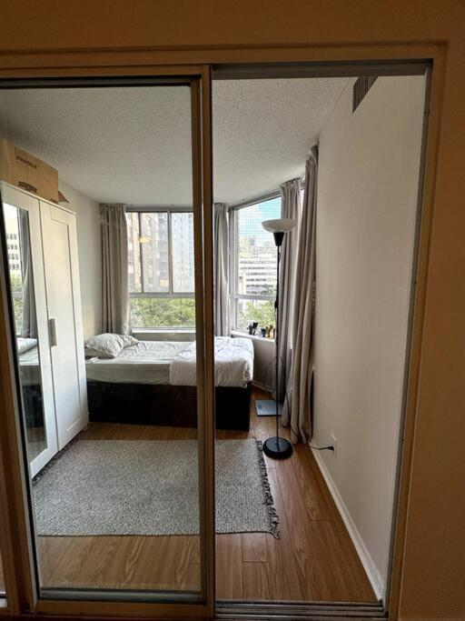 Best Location In Downtown- Walking To Eaton Centre, Nathan Phillips Square, Yonge-Dundas, Ikea,Transit Toronto Eksteriør billede