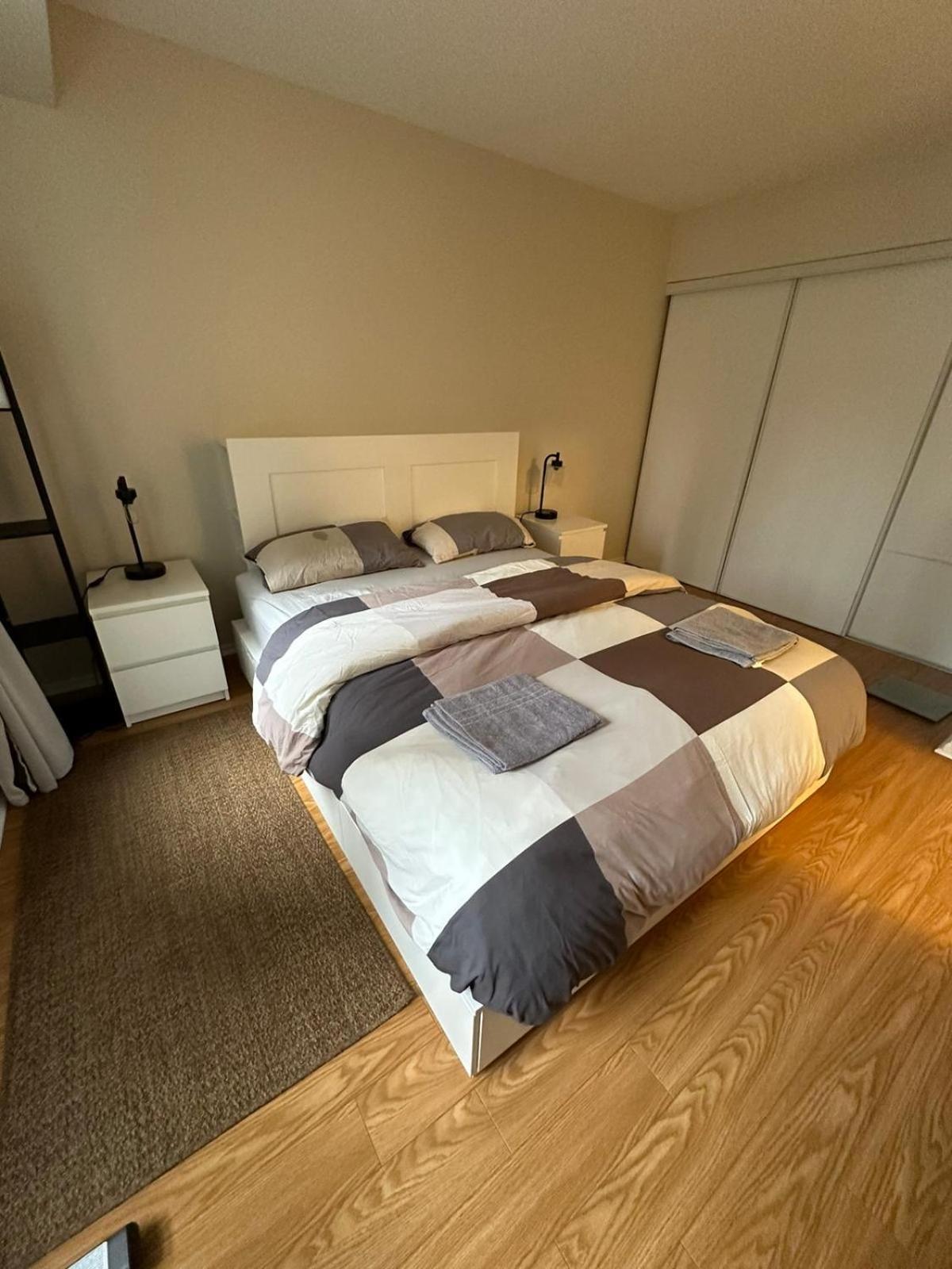 Best Location In Downtown- Walking To Eaton Centre, Nathan Phillips Square, Yonge-Dundas, Ikea,Transit Toronto Eksteriør billede