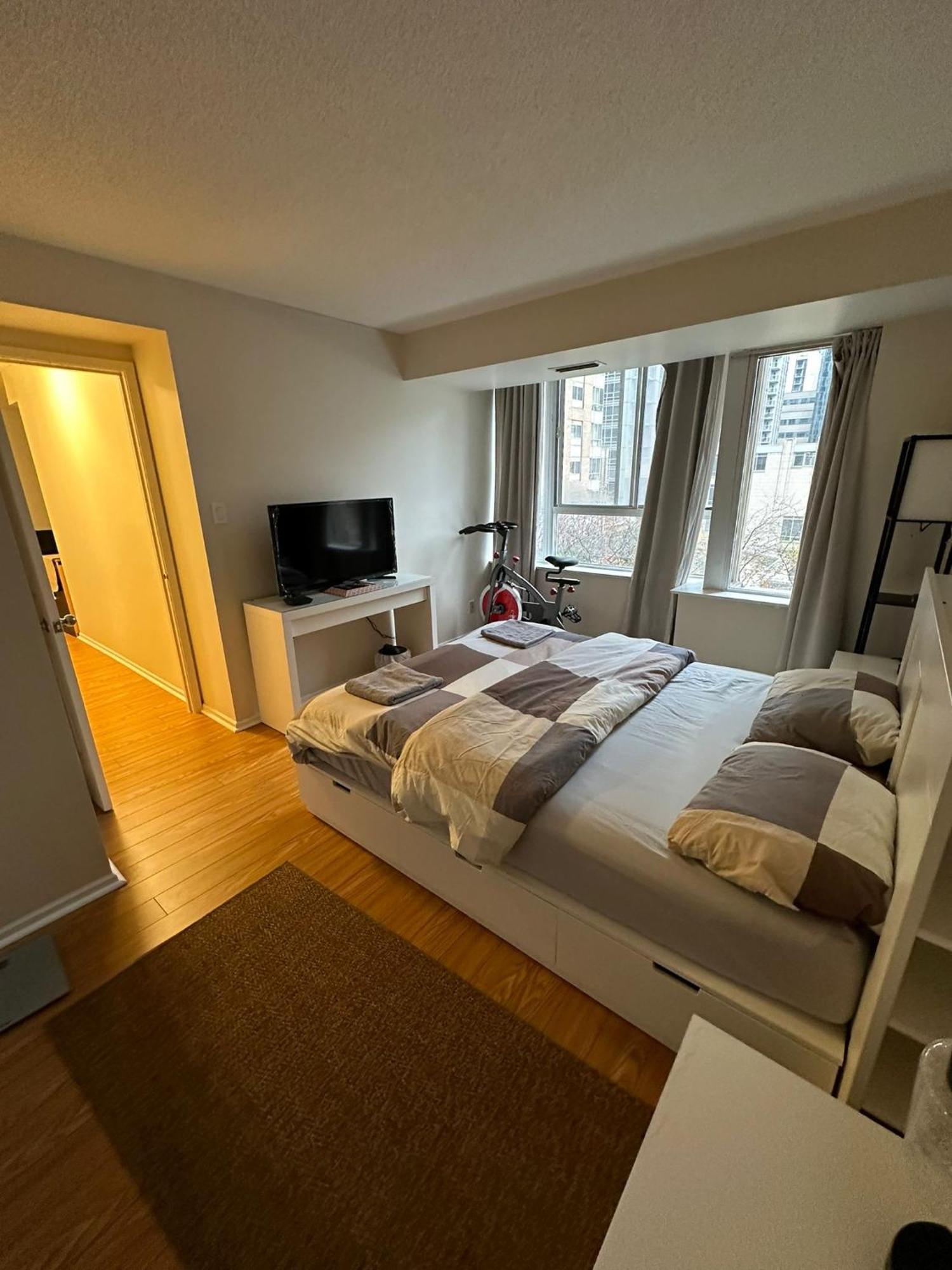 Best Location In Downtown- Walking To Eaton Centre, Nathan Phillips Square, Yonge-Dundas, Ikea,Transit Toronto Eksteriør billede