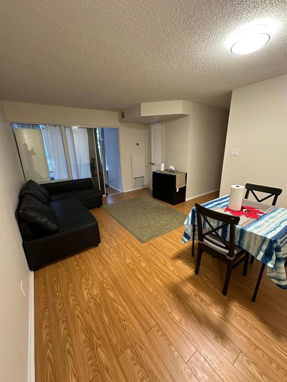 Best Location In Downtown- Walking To Eaton Centre, Nathan Phillips Square, Yonge-Dundas, Ikea,Transit Toronto Eksteriør billede