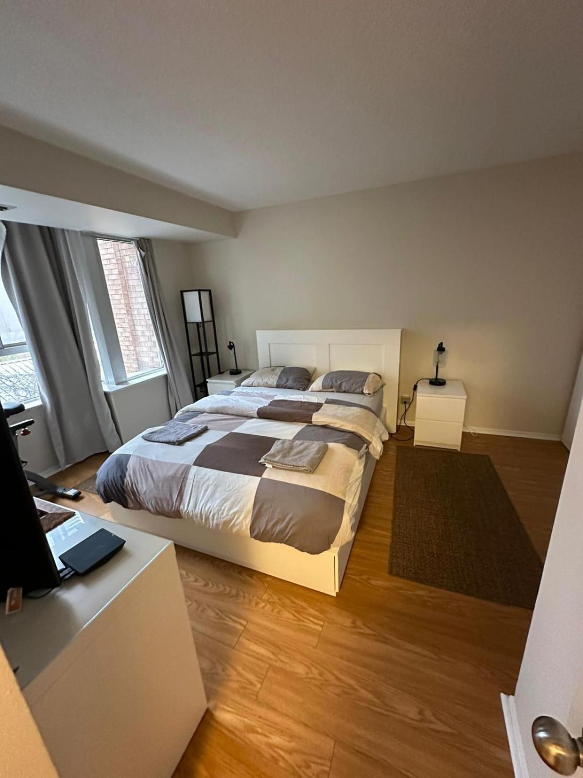 Best Location In Downtown- Walking To Eaton Centre, Nathan Phillips Square, Yonge-Dundas, Ikea,Transit Toronto Eksteriør billede